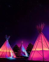 Vaporwave Teepees Glowing at Night Under Stars In Marfa Texas Poster och Canvastavla