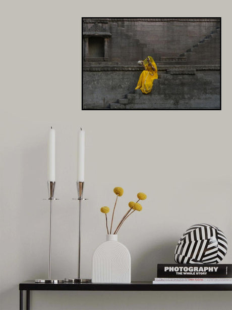 Lady in Stepwell Poster och Canvastavla
