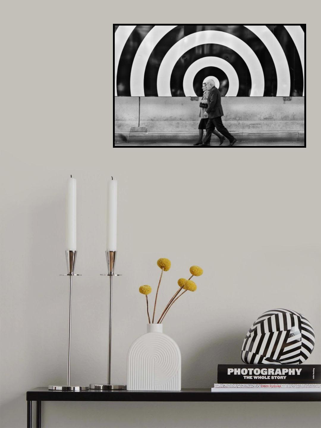 The man in the center Poster och Canvastavla