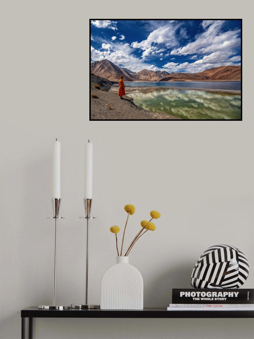 Monk at Pangong Tso Lake Poster och Canvastavla