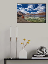 Monk at Pangong Tso Lake Poster och Canvastavla