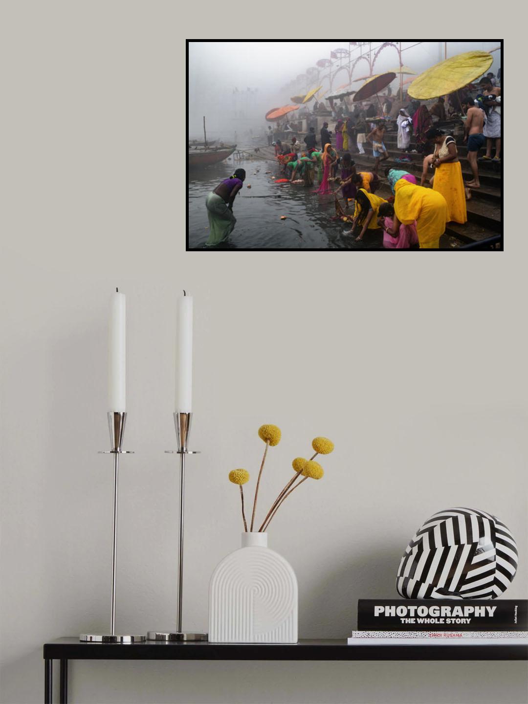 Holy Bath at Varanasi Ghat India Poster och Canvastavla