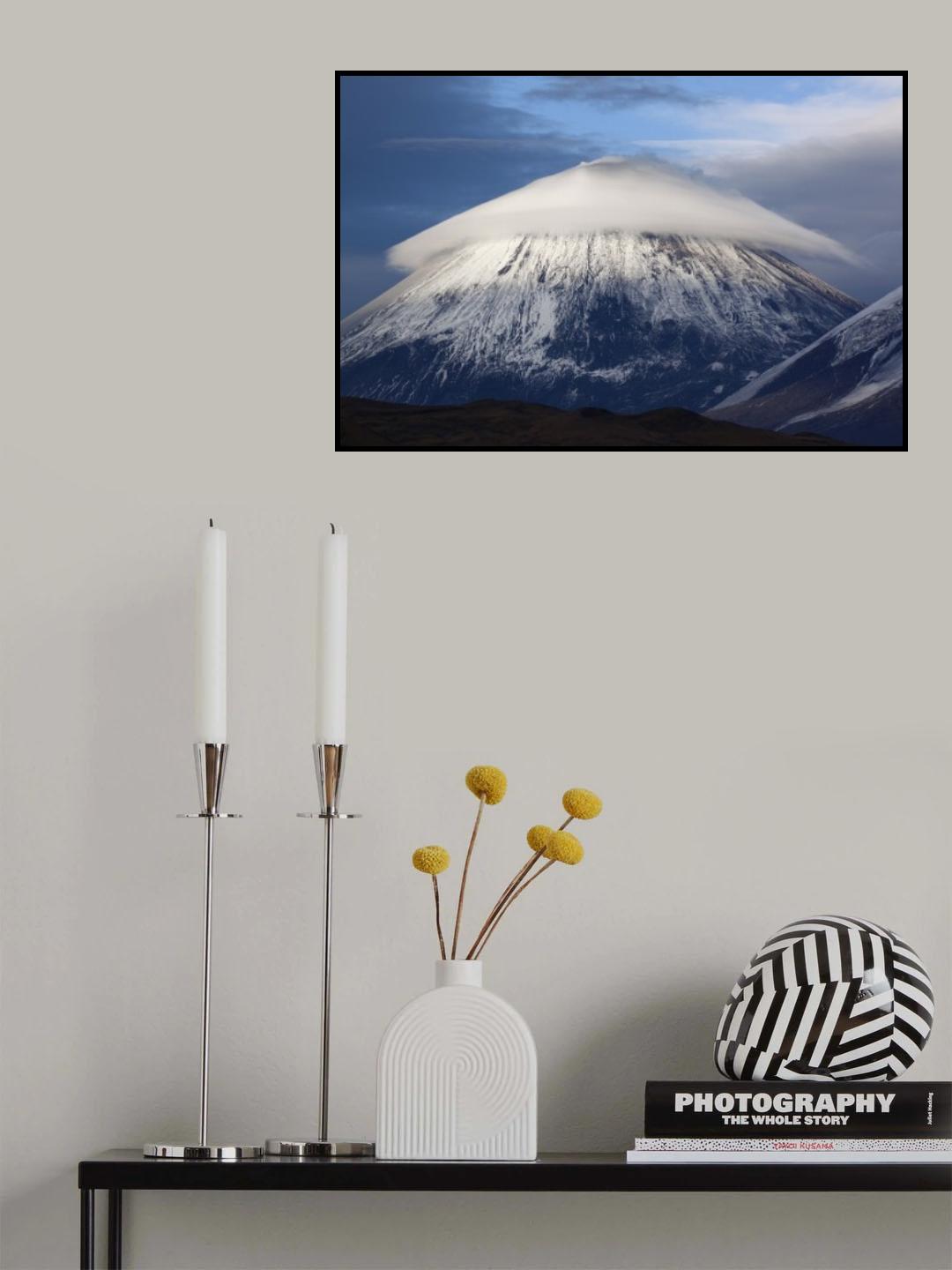 Volcano \"the Kljuchevsky Sopka\" Poster och Canvastavla