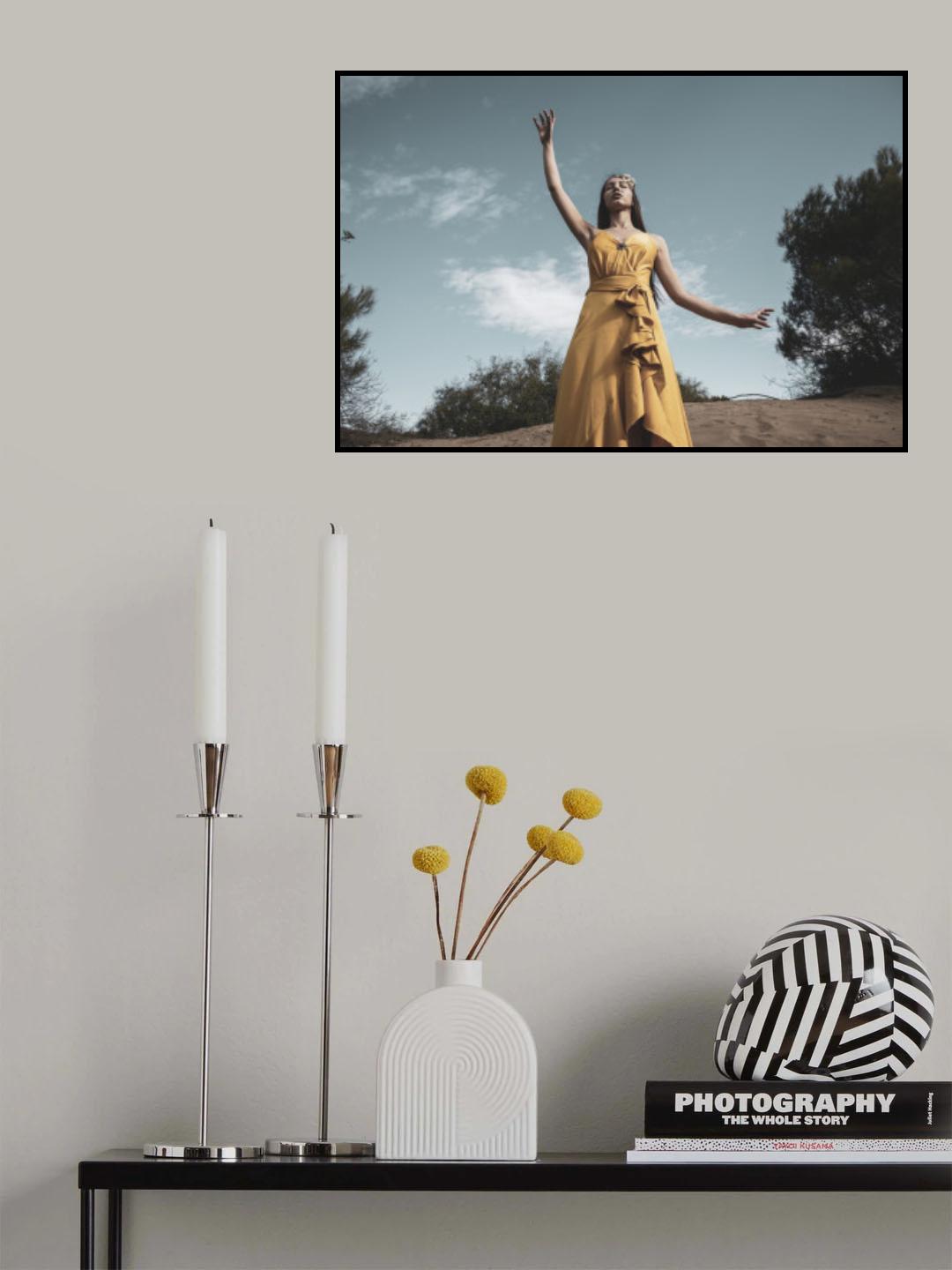 woman in yellow dress Poster och Canvastavla