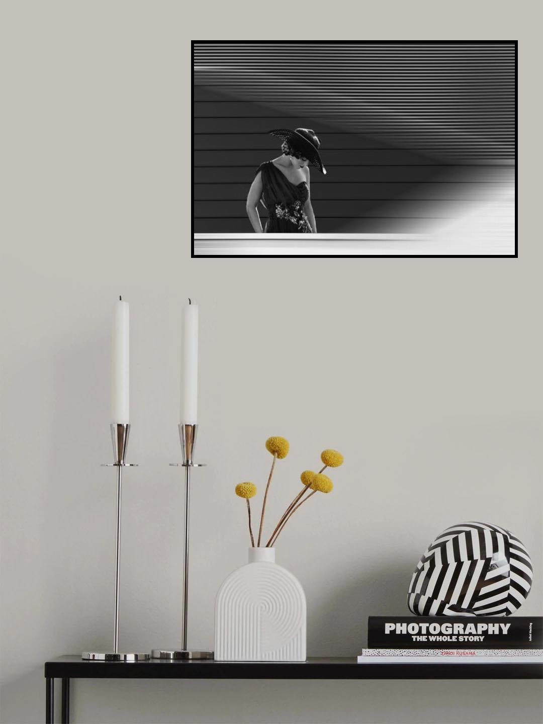Lady on the stairs Poster och Canvastavla