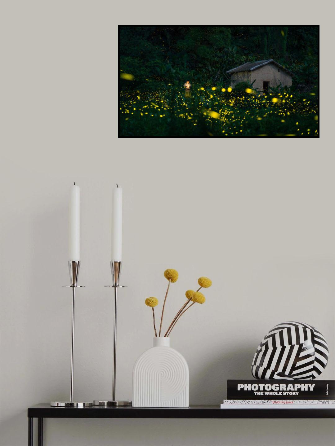 A little girl and firefly Poster och Canvastavla