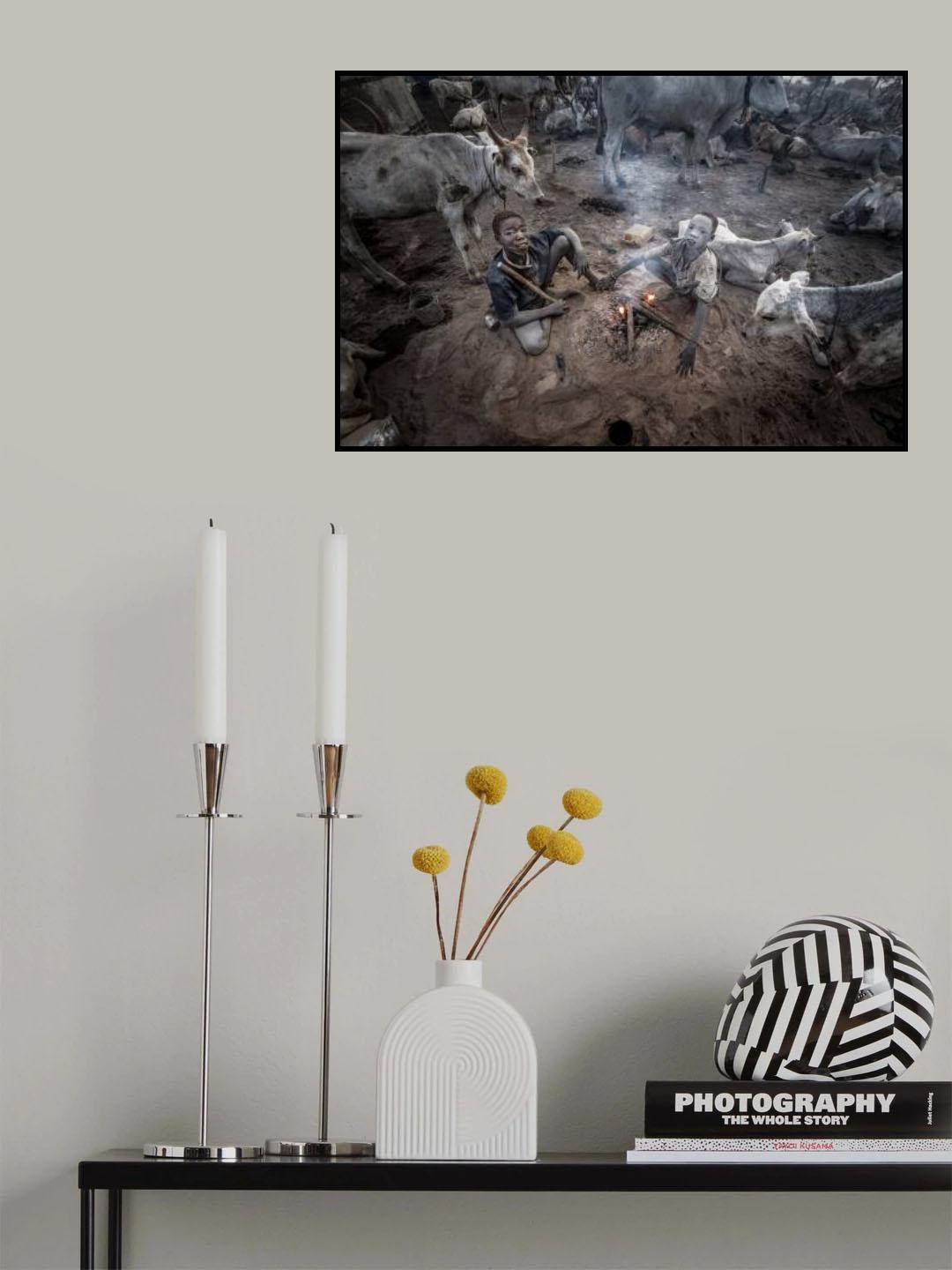 Two mundari children in the heat of a bonfire - South Sudan Poster och Canvastavla