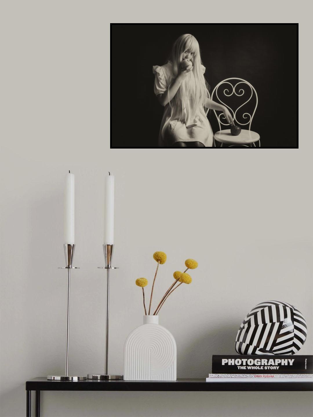 Alice and Apple Poster och Canvastavla