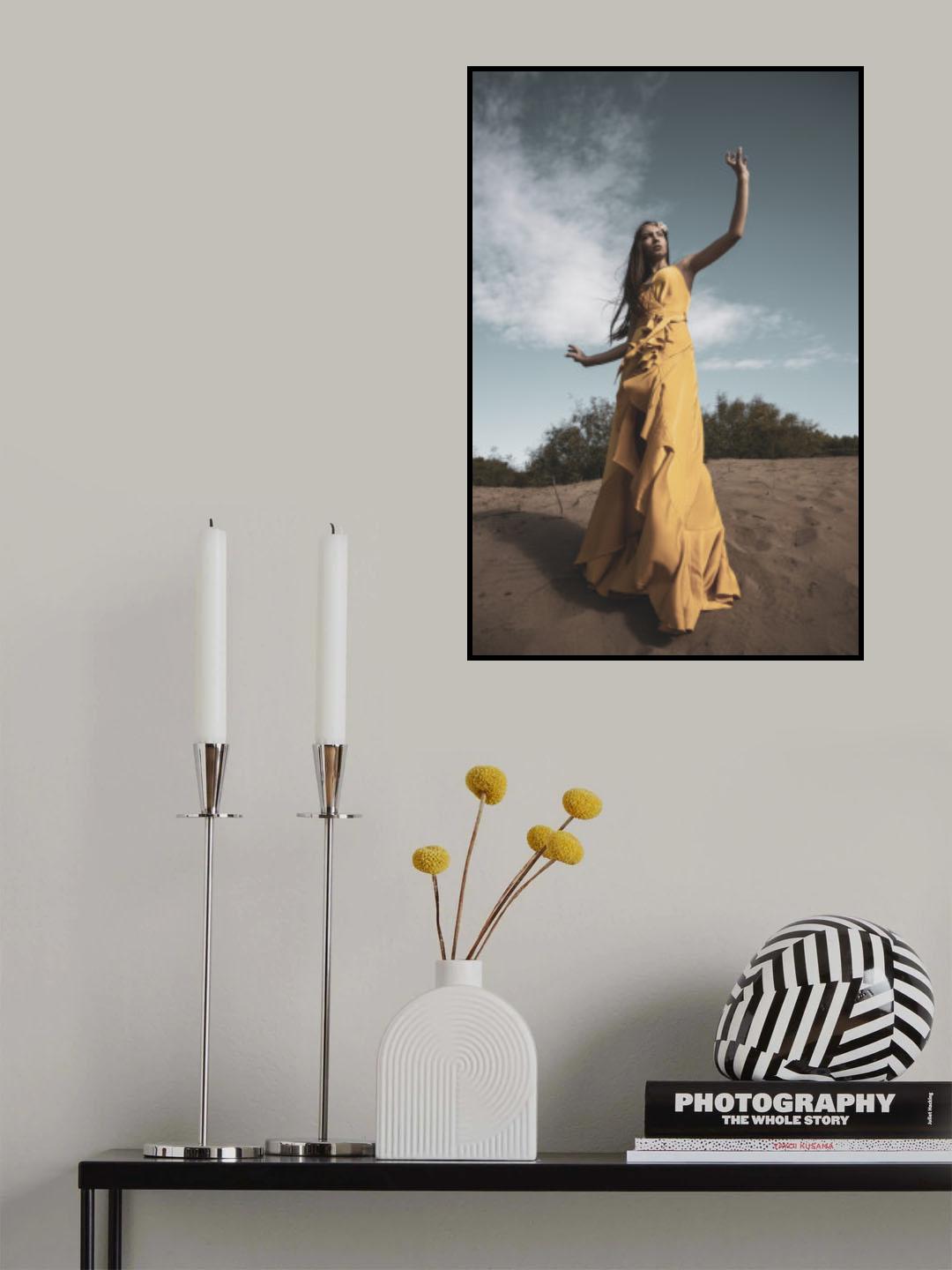 woman in yellow dress Poster och Canvastavla