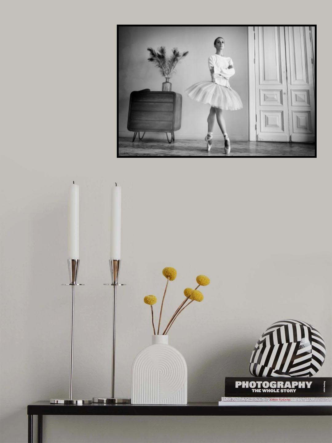 The Core. the ballerina stands on pointe shoes with her arms crossed on her chest Poster och Canvastavla