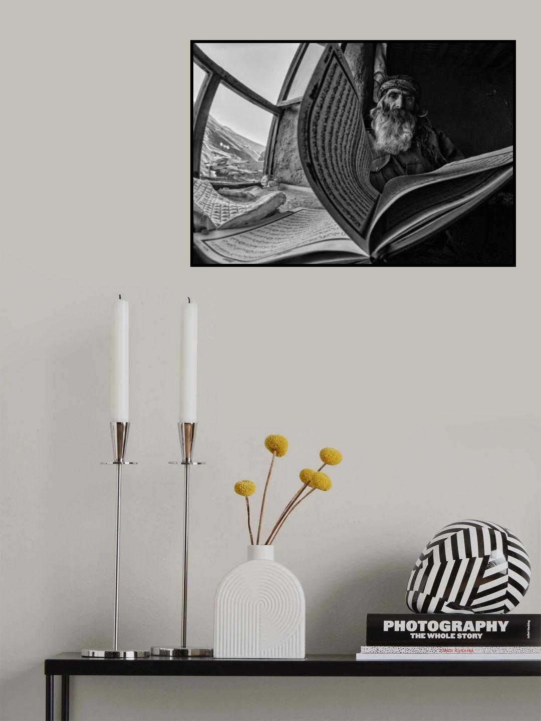 Old men he is reading Poster och Canvastavla