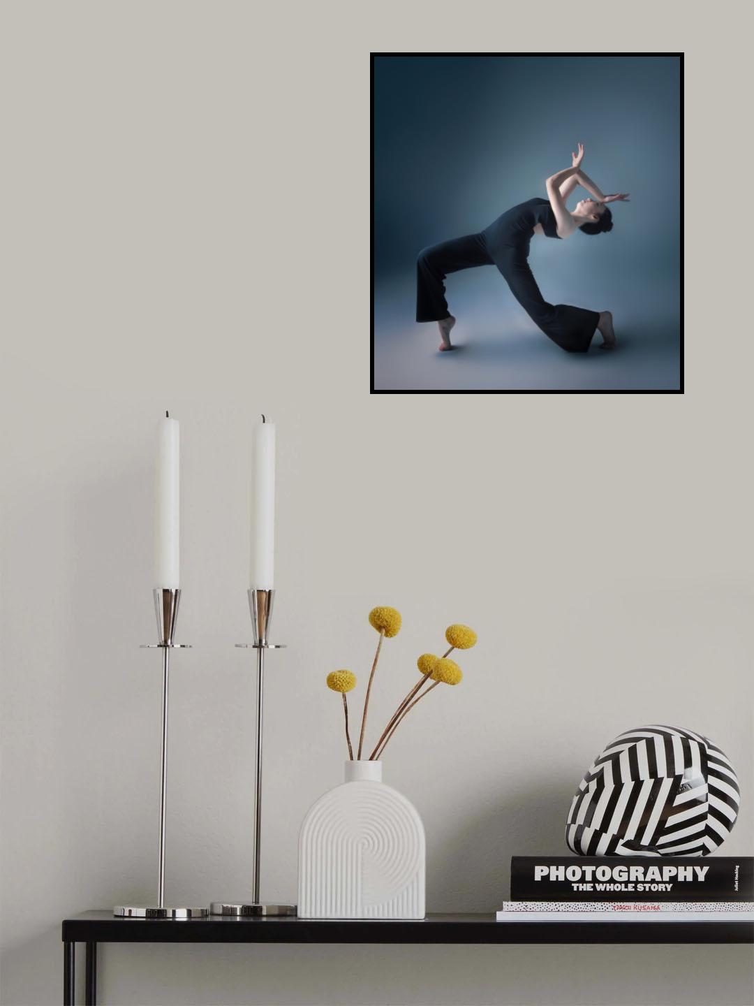 Bending Down Poster och Canvastavla