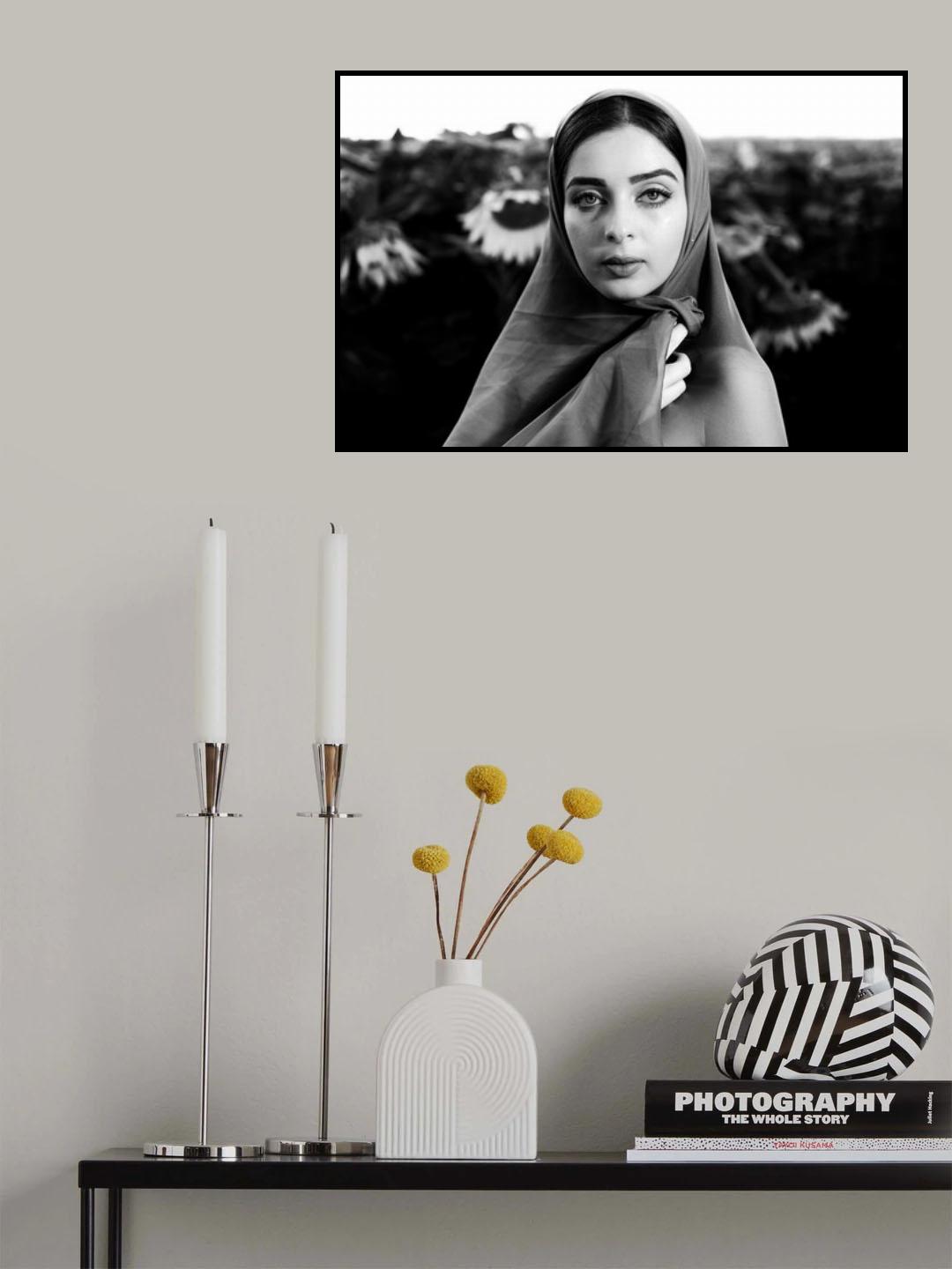 The woman and the field Poster och Canvastavla