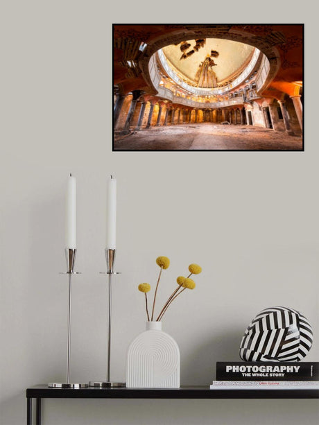 Round Chapel in Decay Poster och Canvastavla