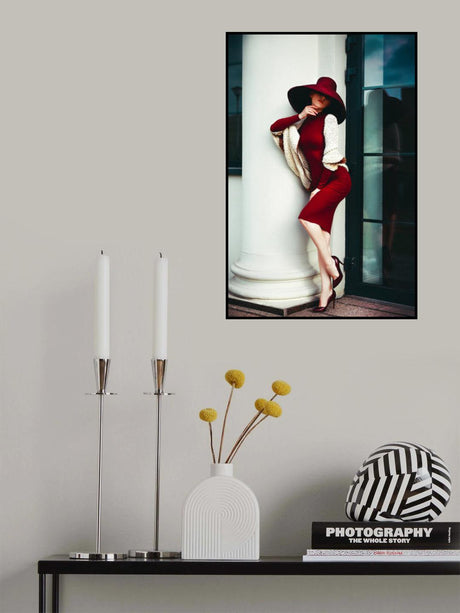 Elegance is the only beauty that never fades Poster och Canvastavla