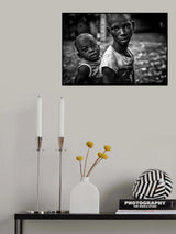 Taking care of her brother - Benin Poster och Canvastavla