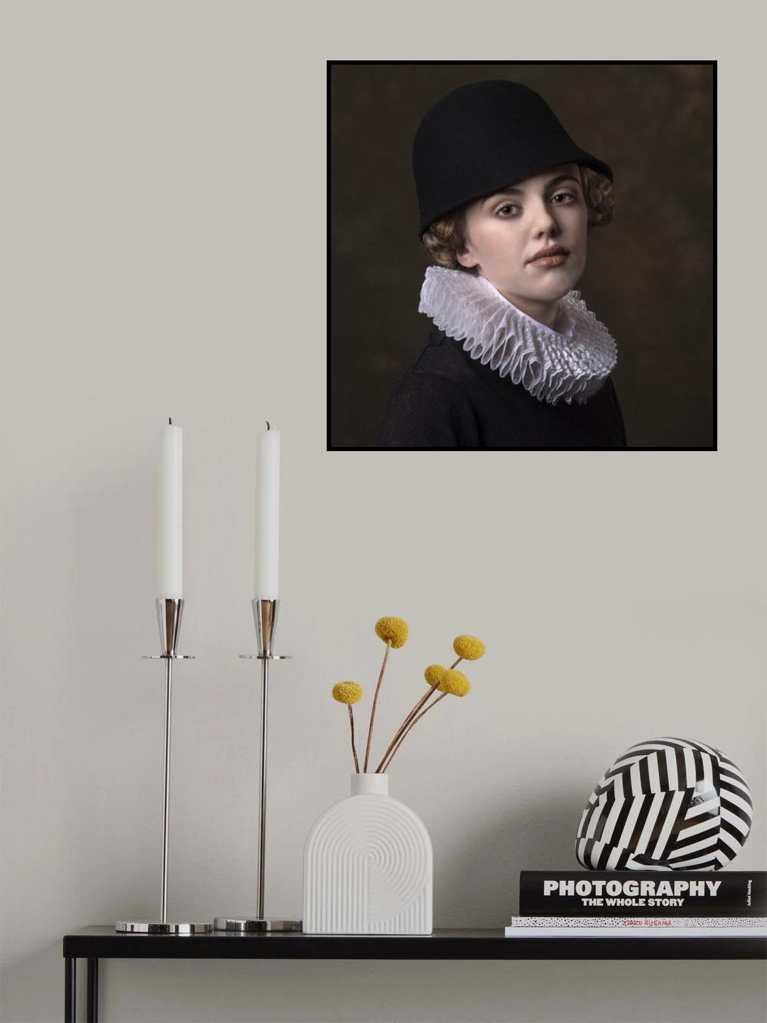Woman In The Black Hat Poster och Canvastavla