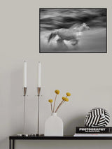 alone in aktion Poster och Canvastavla