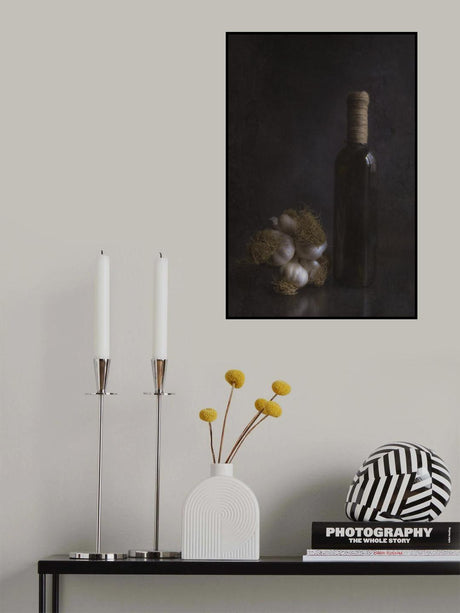 Garlic and a Wine Bottle Poster och Canvastavla