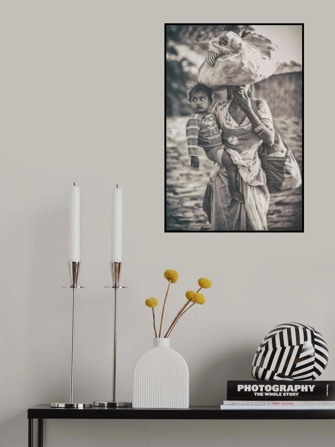 Woman  carrying  life Poster och Canvastavla