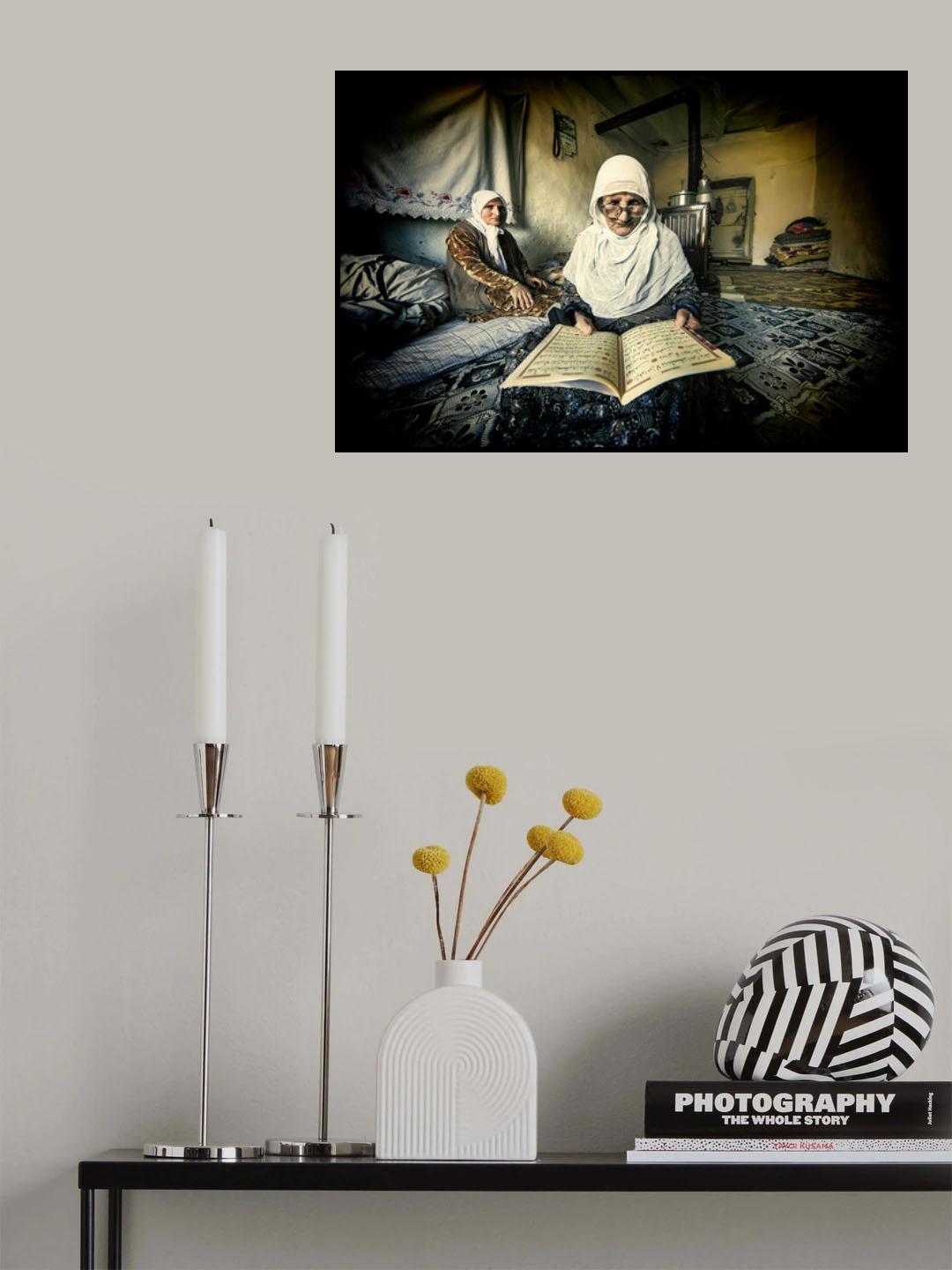 The old woman is reading the Koran. Poster och Canvastavla