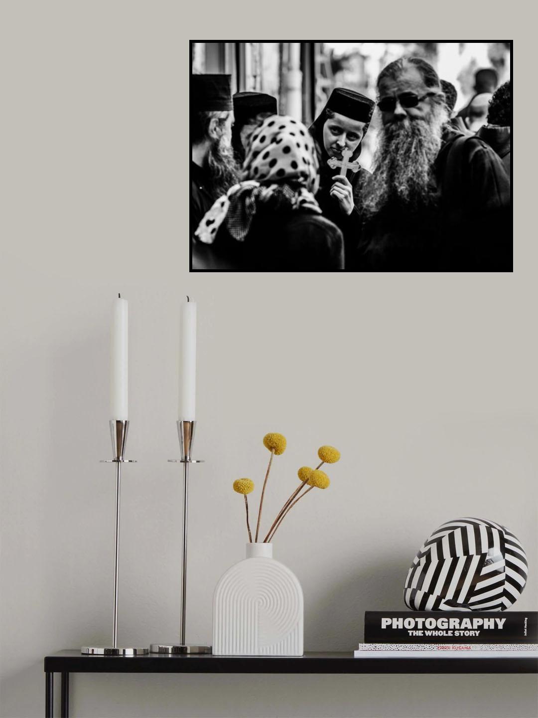 Nun and the cross BW Poster och Canvastavla