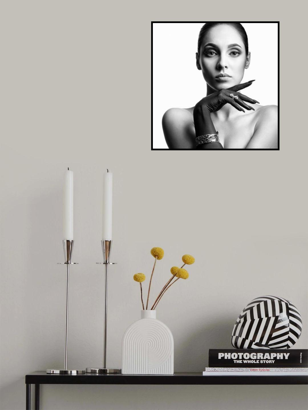 Model with bracelet and ring Poster och Canvastavla