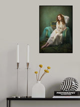 Lady in Chairii Poster och Canvastavla