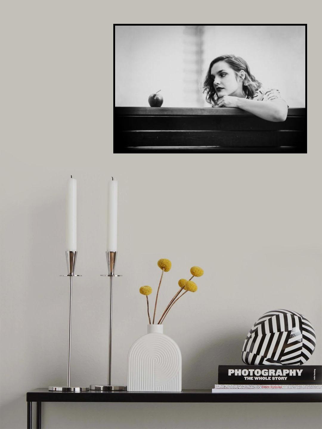 Lucy's apple Poster och Canvastavla