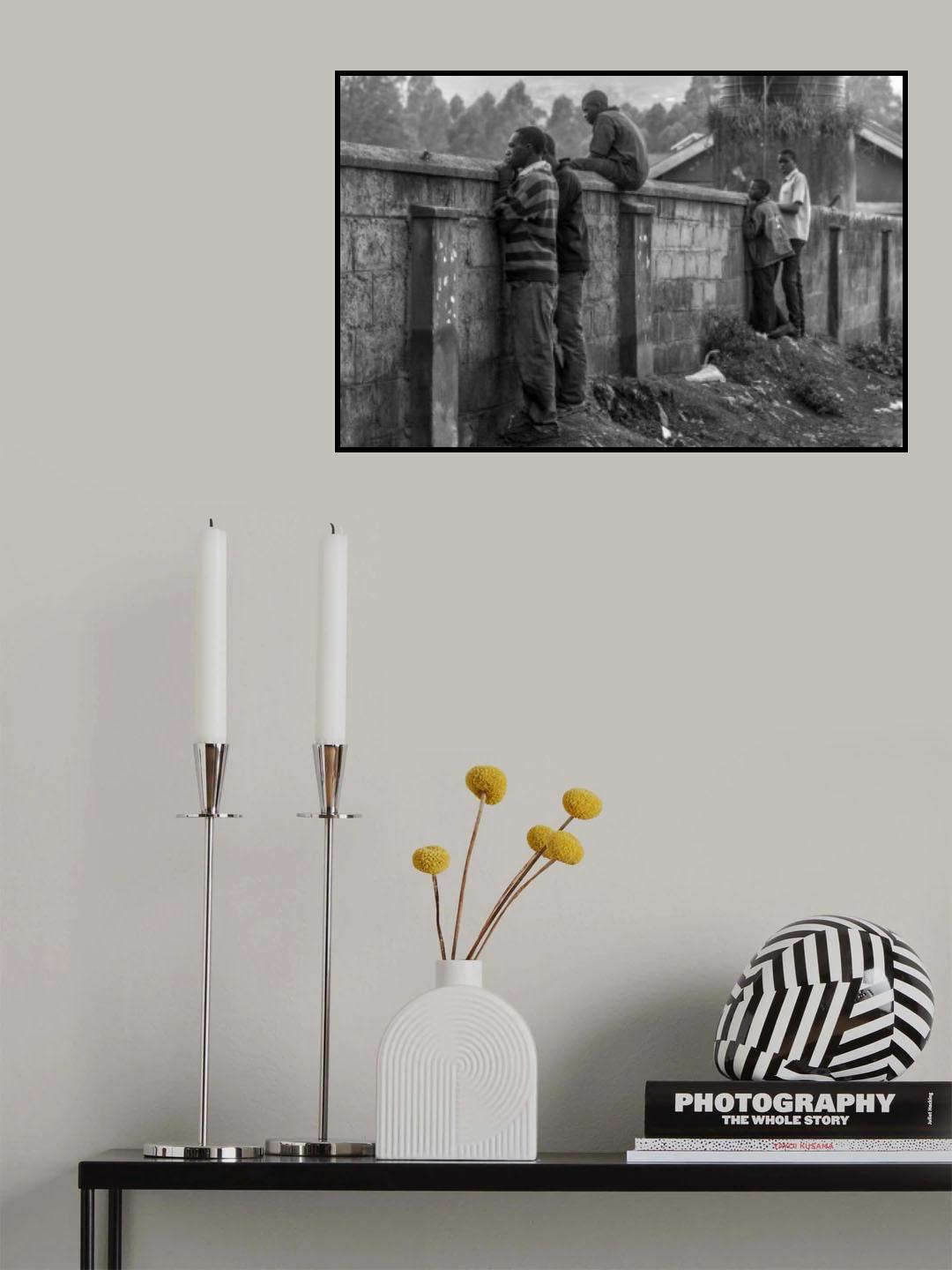Looks beyond the wall Poster och Canvastavla