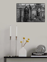 Looks beyond the wall Poster och Canvastavla