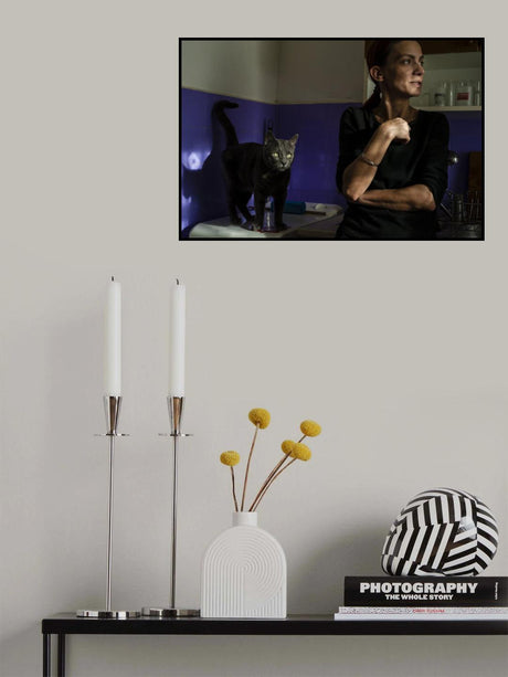 Woman with cat in the kitchen Poster och Canvastavla
