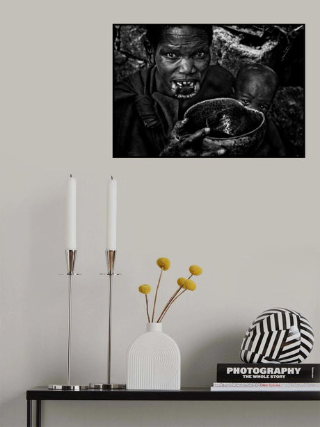 Surma woman drinking coffee. Poster och Canvastavla