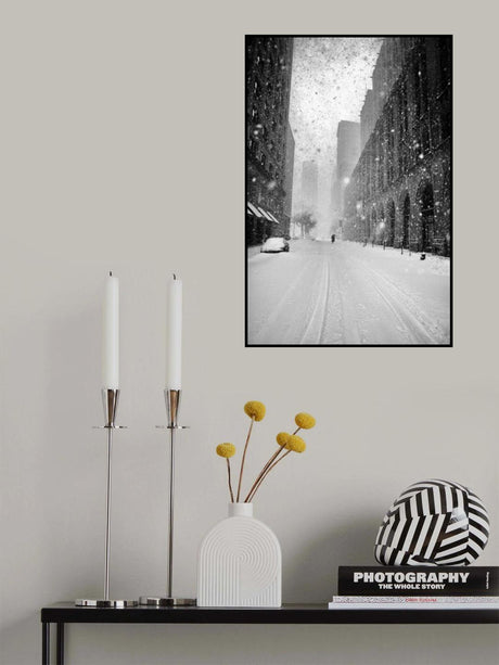 New York Walker in Blizzard Poster och Canvastavla
