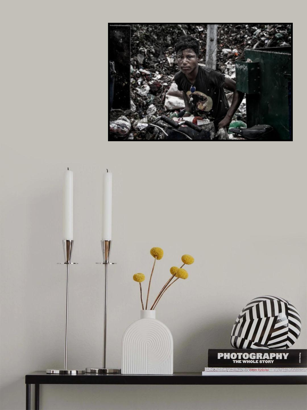 Working on a dumping site in Bangladesh Poster och Canvastavla