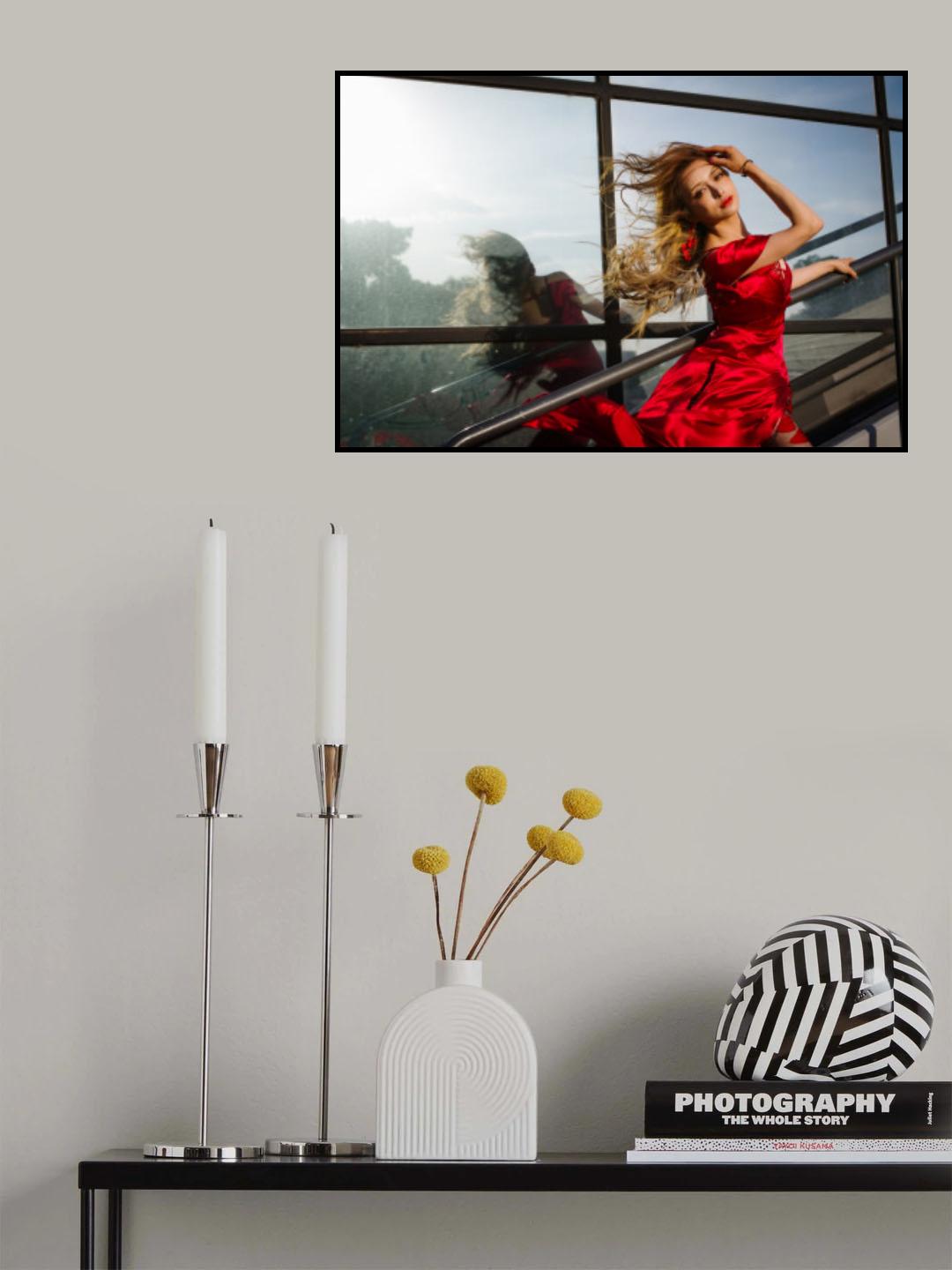 Dancing in the Wind, a Red Dress  :  Katty Poster och Canvastavla