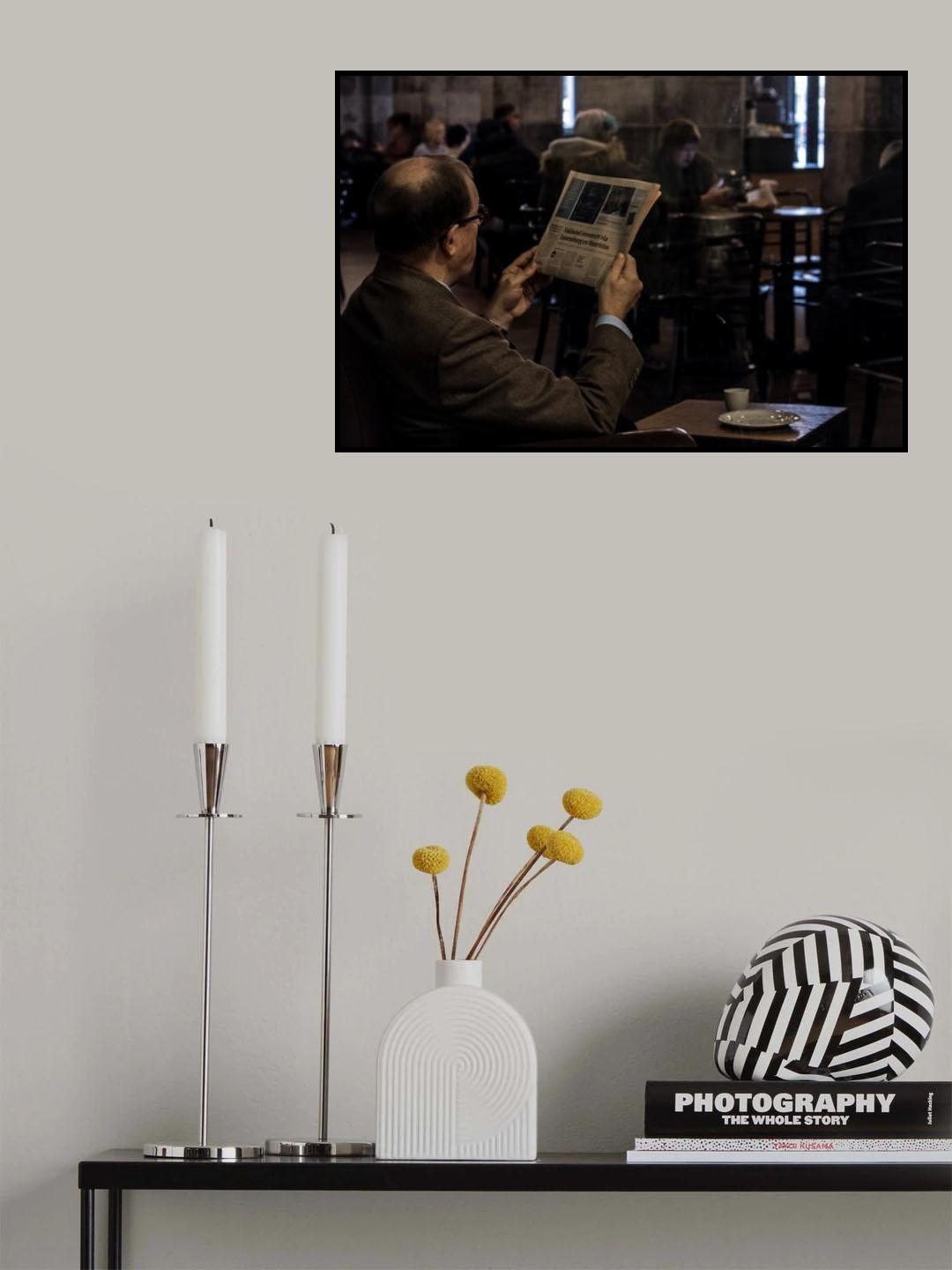 newspaper man Poster och Canvastavla