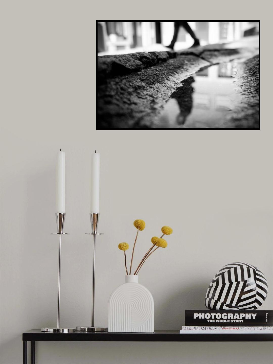 Walking By Poster och Canvastavla