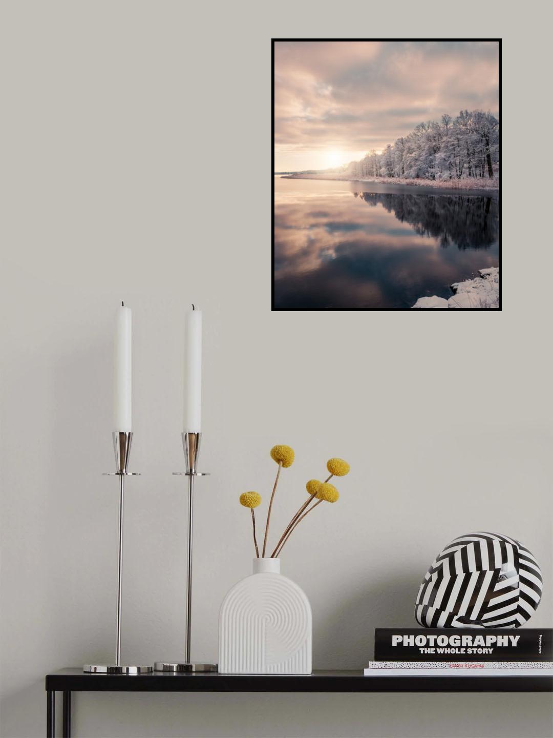 Ice slowly taking over the lake Poster och Canvastavla
