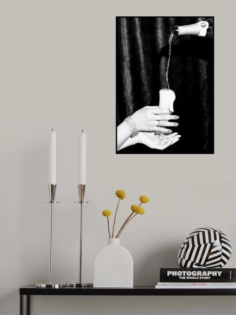 Champagne Hands Bw Poster och Canvastavla