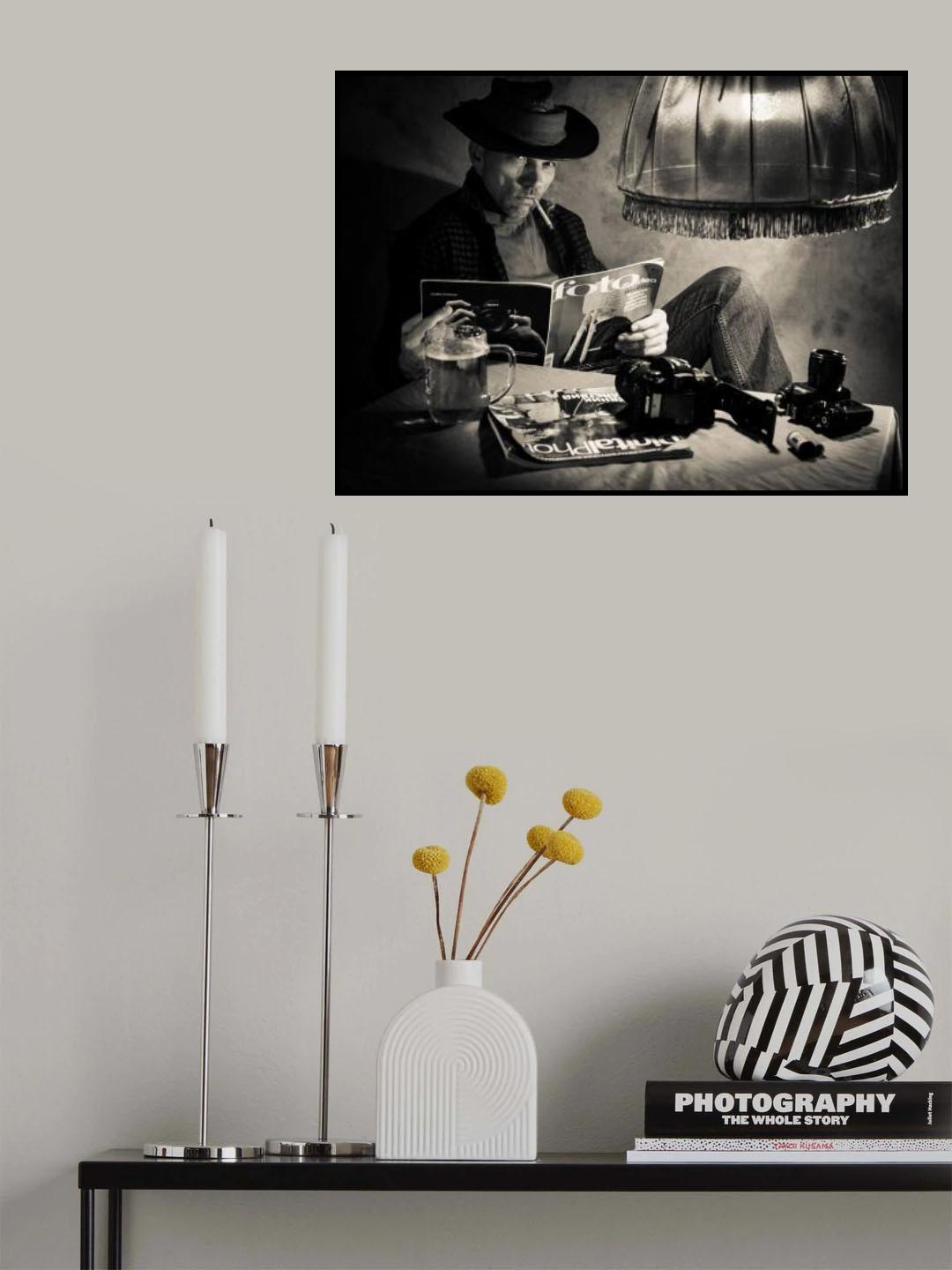 Leafing through old magazines... Poster och Canvastavla