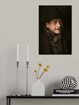 Anxious Looks Poster och Canvastavla
