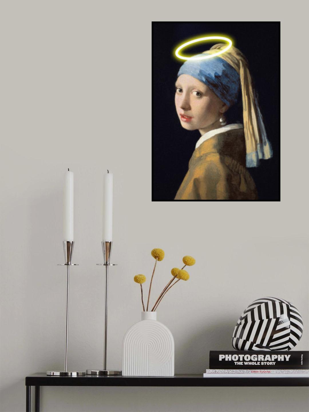 Girl With A Halo Poster och Canvastavla