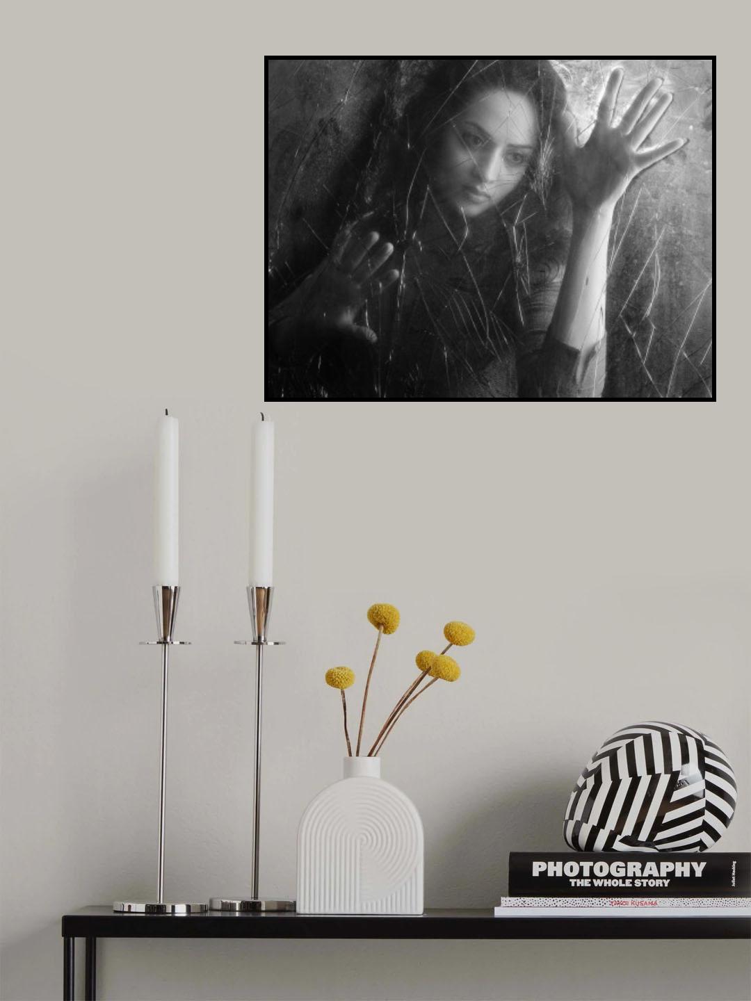 She does not break Poster och Canvastavla