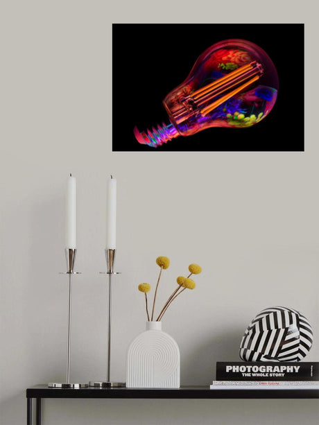 Reflection on light bulb Poster och Canvastavla