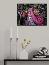 Rohingya refugee woman carrying some wood - Bangladesh Poster och Canvastavla