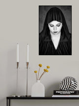 Cloaked Beauty Poster och Canvastavla