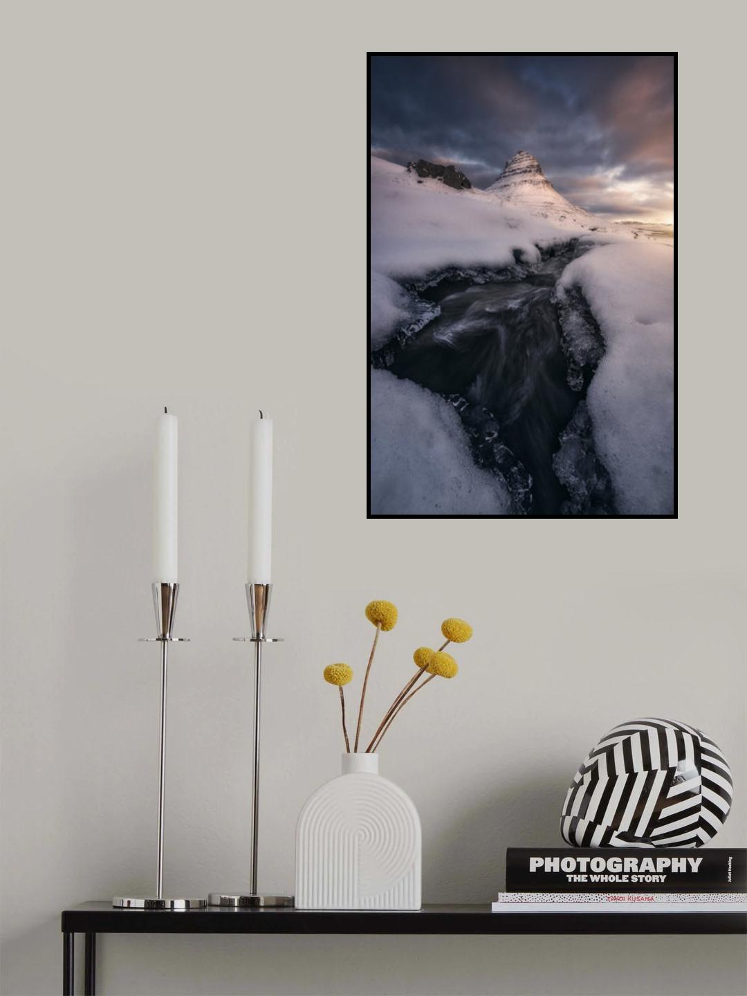 Rushing Water under the Mountain Peak Poster och Canvastavla