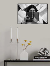 She loves the smell of book ink. Poster och Canvastavla