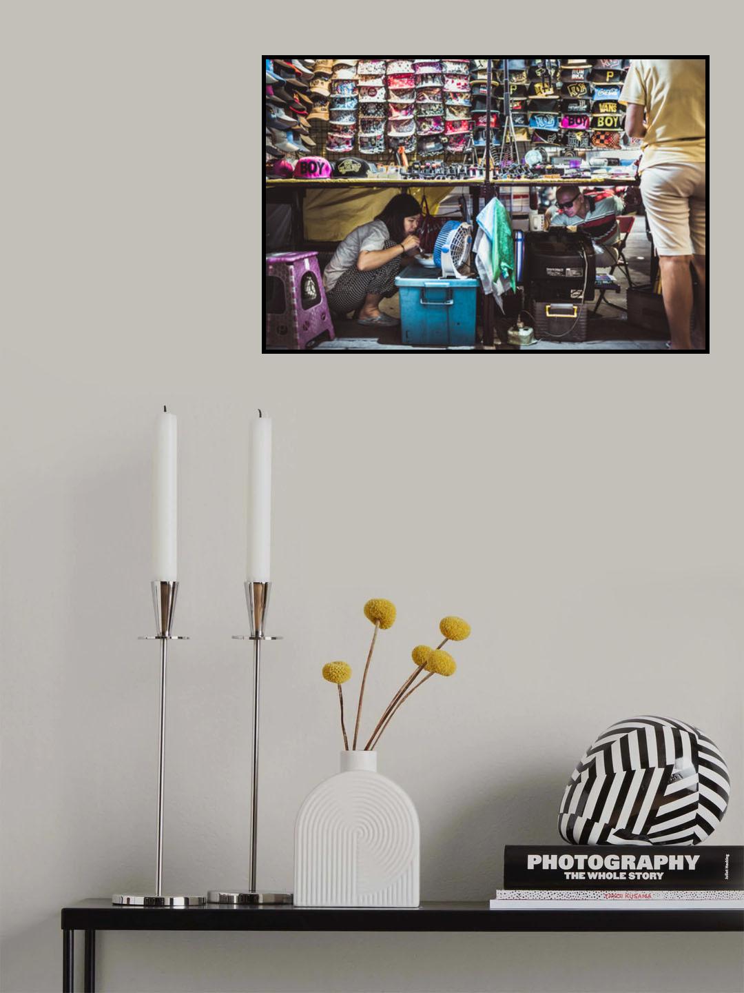 Between two worlds of Thaï sellers. Poster och Canvastavla